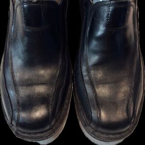 Clarks Men’s Black Leather Shoes Size 10 – Comfort & Style Combined